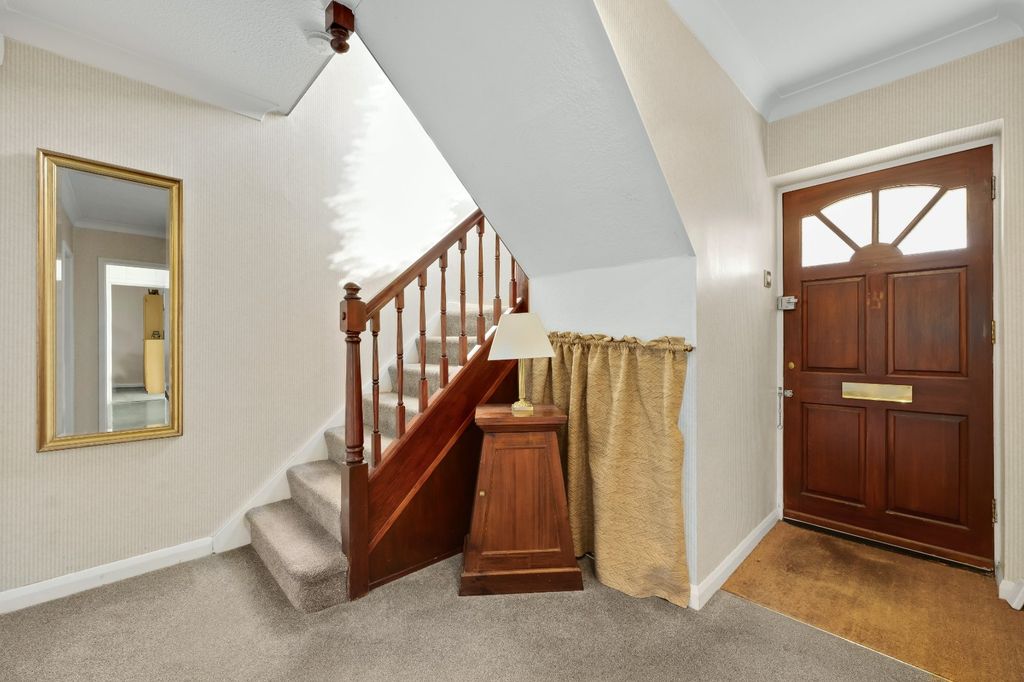 Property photo 2 of 19 Landing