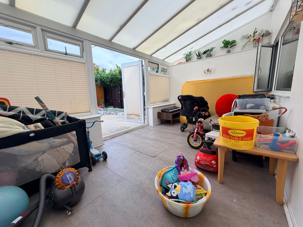 Property photo 3 of 11 Conservatory