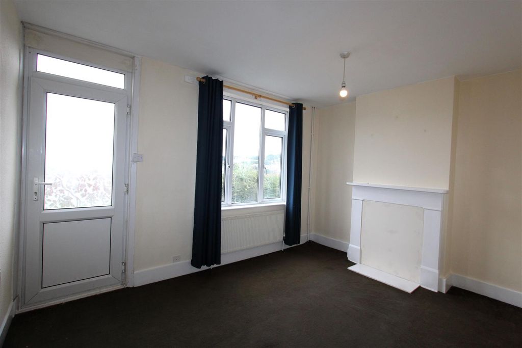 Property photo 3 of 14 3.Jpg