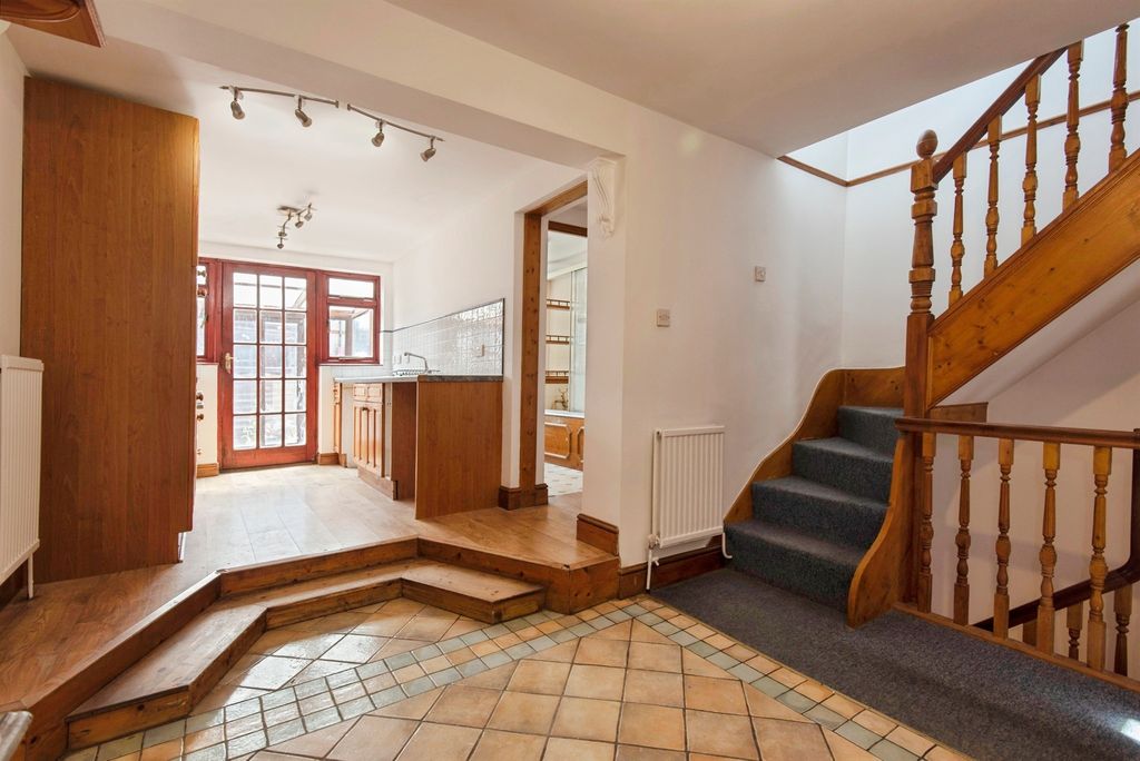 Property photo 2 of 12
