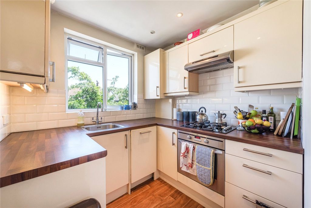 Property photo 2 of 7 Kitchen