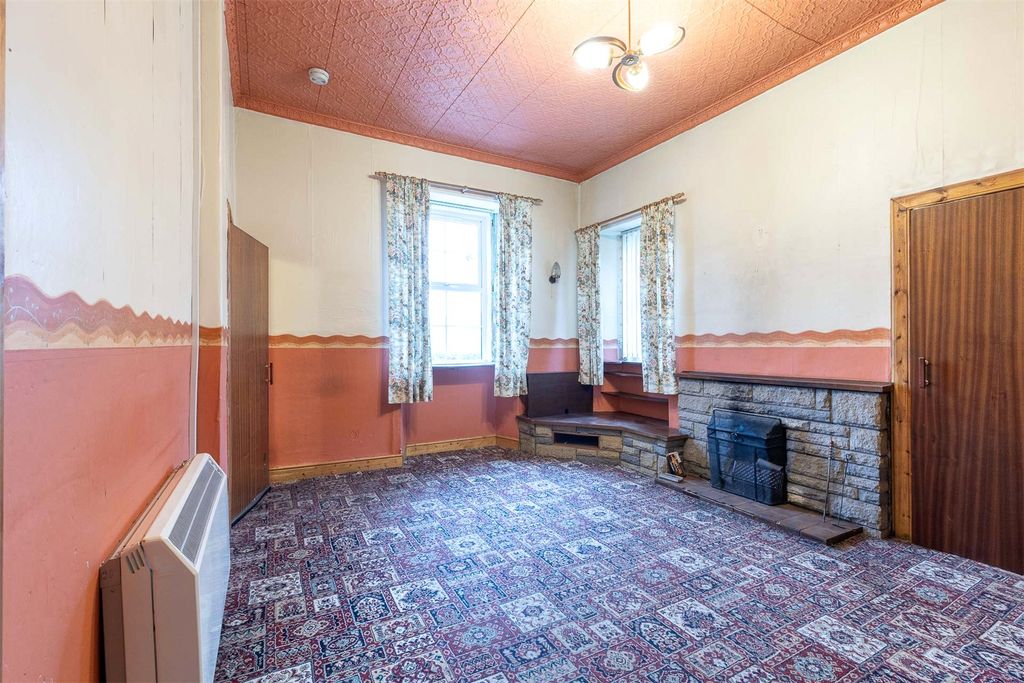 Property photo 3 of 35 Picture No. 02