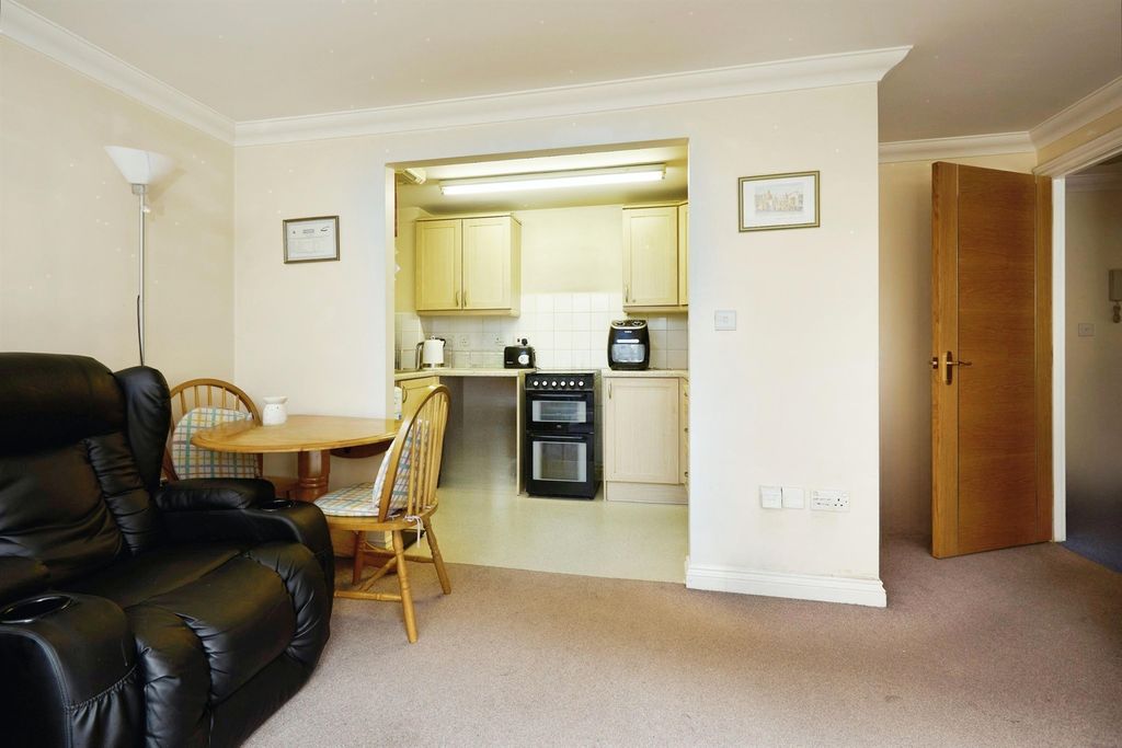 Property photo 2 of 18