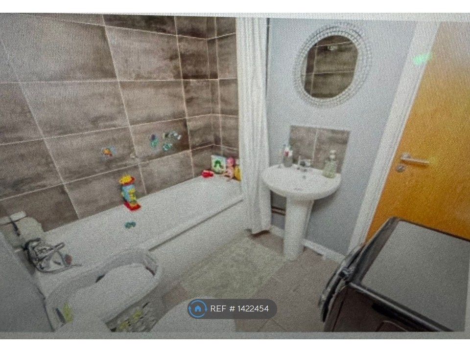 Property photo 3 of 5 Bathroom 1