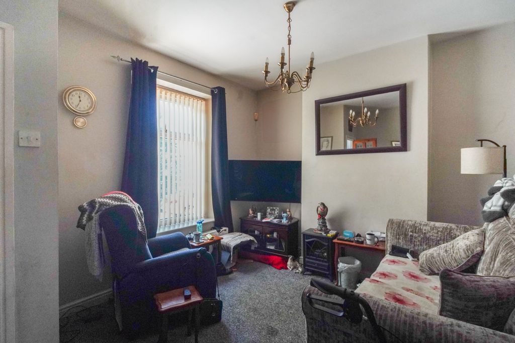 Property photo 2 of 22