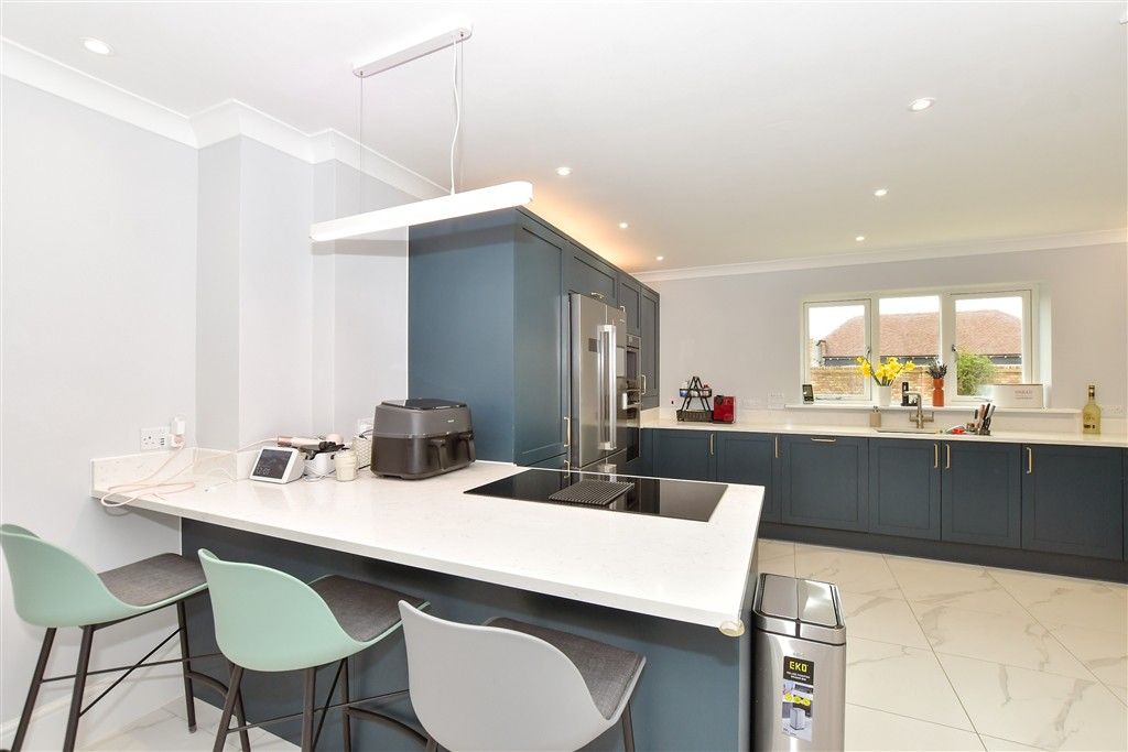 Property photo 3 of 21 Dining Area