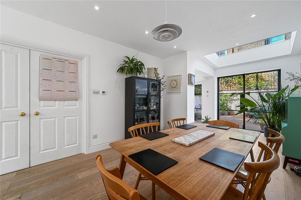 Property photo 3 of 27 Dinning Room