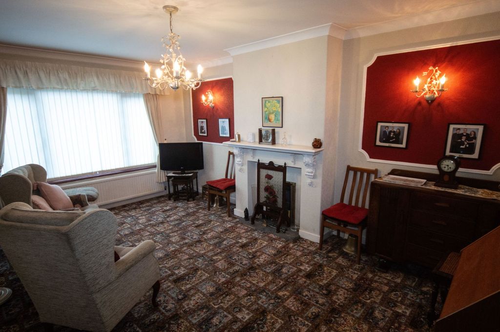 Property photo 2 of 27
