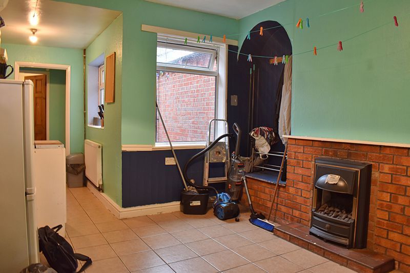 Property photo 3 of 7 Photo 6