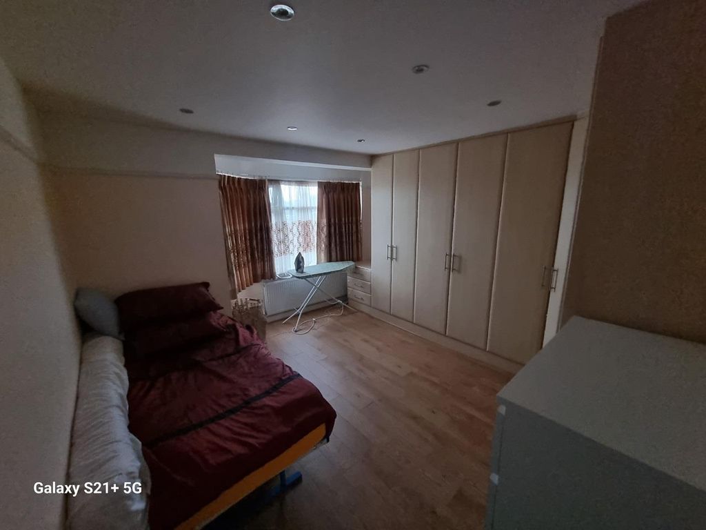 Property photo 3 of 8 O_1Ia04Jrek19A51G3Q1128N6Avtj3 (1).Jpg