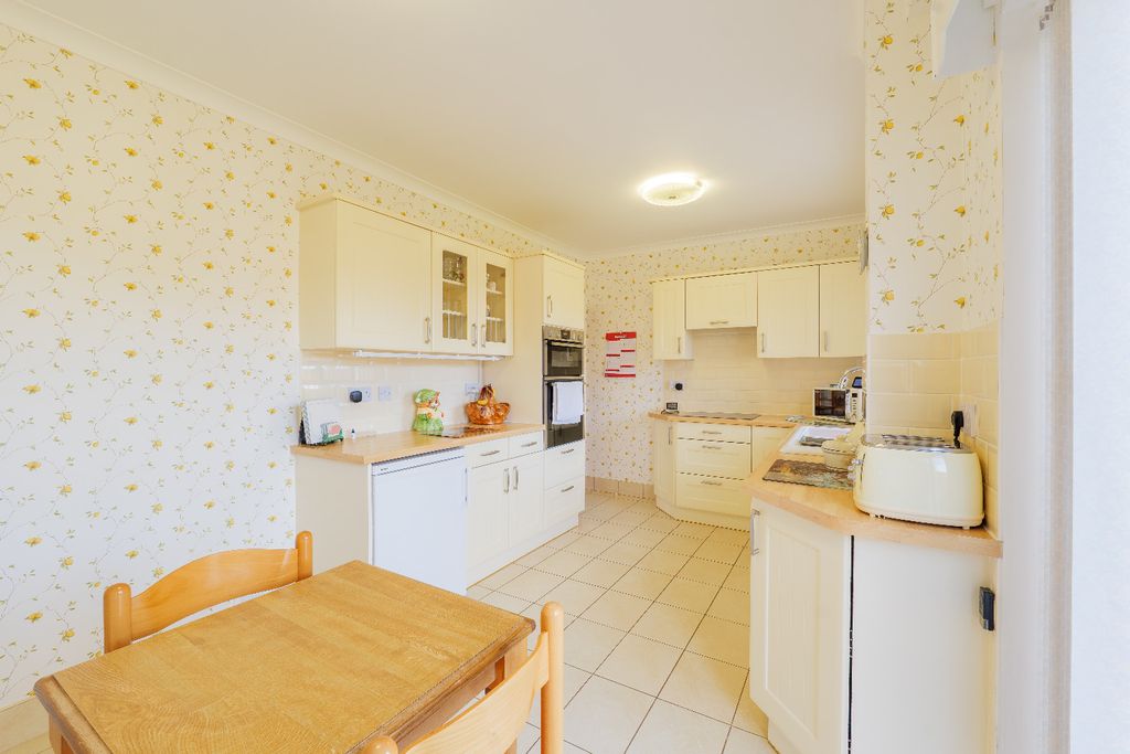 Property photo 3 of 16 4976854