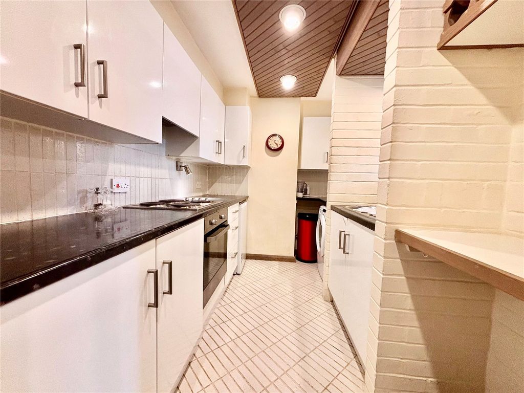Property photo 3 of 11 Kitchen
