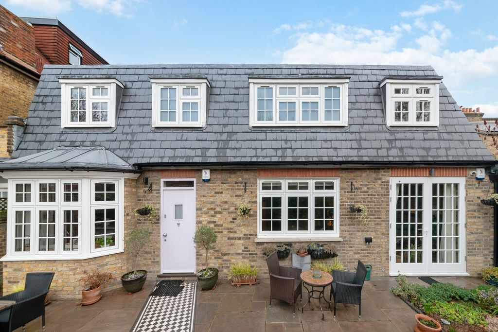 Property photo 2 of 11