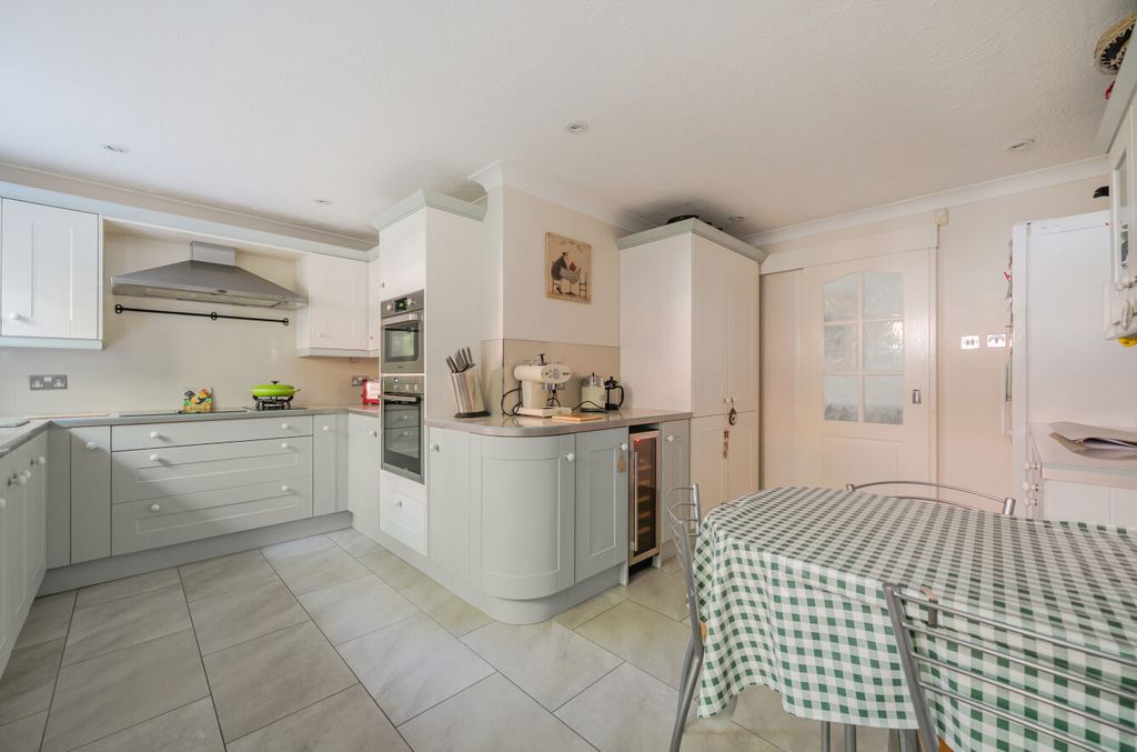 Property photo 3 of 37 1502336-16-1A000d...