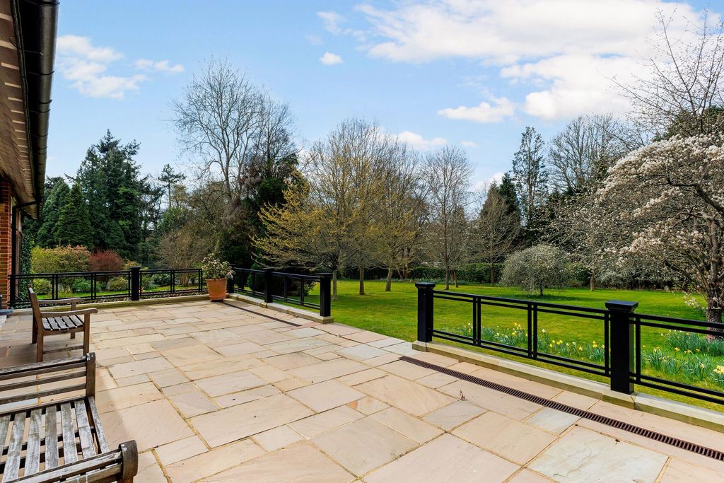 Property photo 2 of 21