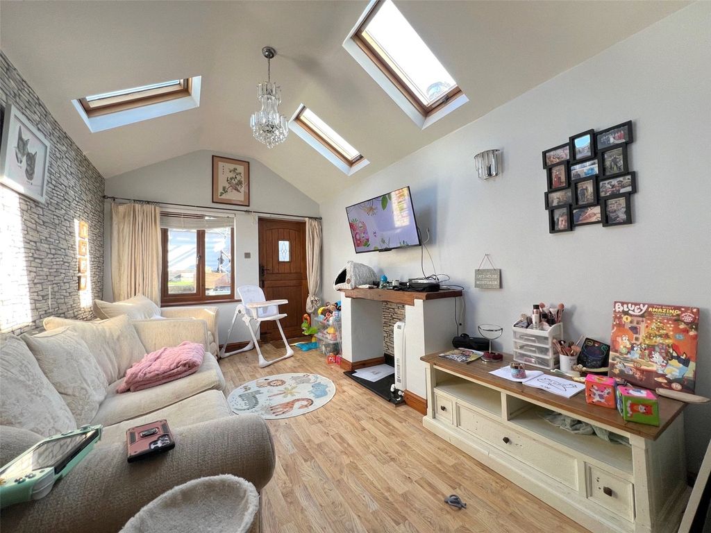 Property photo 3 of 19 Picture No. 08