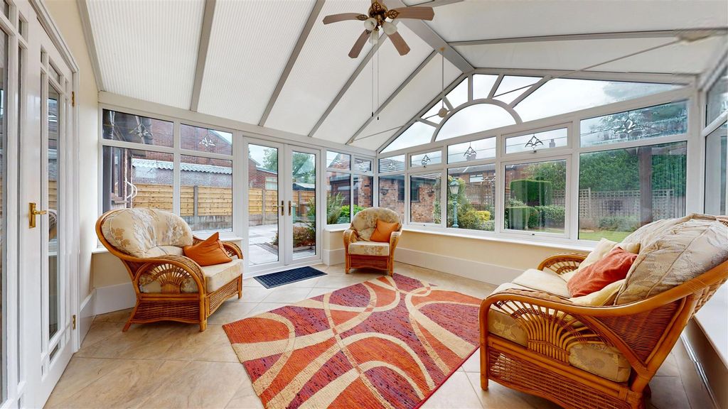 Property photo 2 of 29 Park Street Conservatory