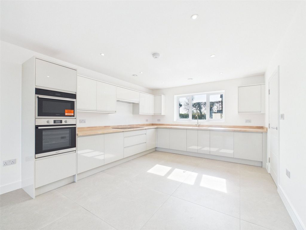 Property photo 2 of 18 Picture No. 06