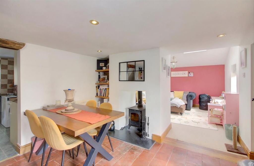 Property photo 2 of 12 F.Jpeg