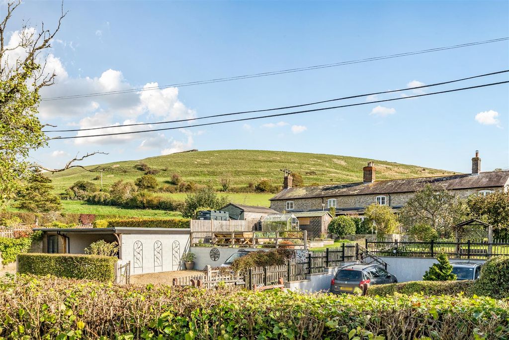 Property photo 2 of 19 1370421-18-68F8d057B90d8.Jpg