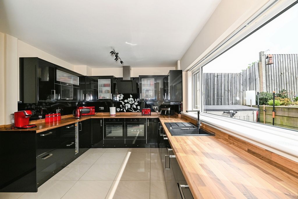 Property photo 2 of 19 Pbox-Img.Jpg