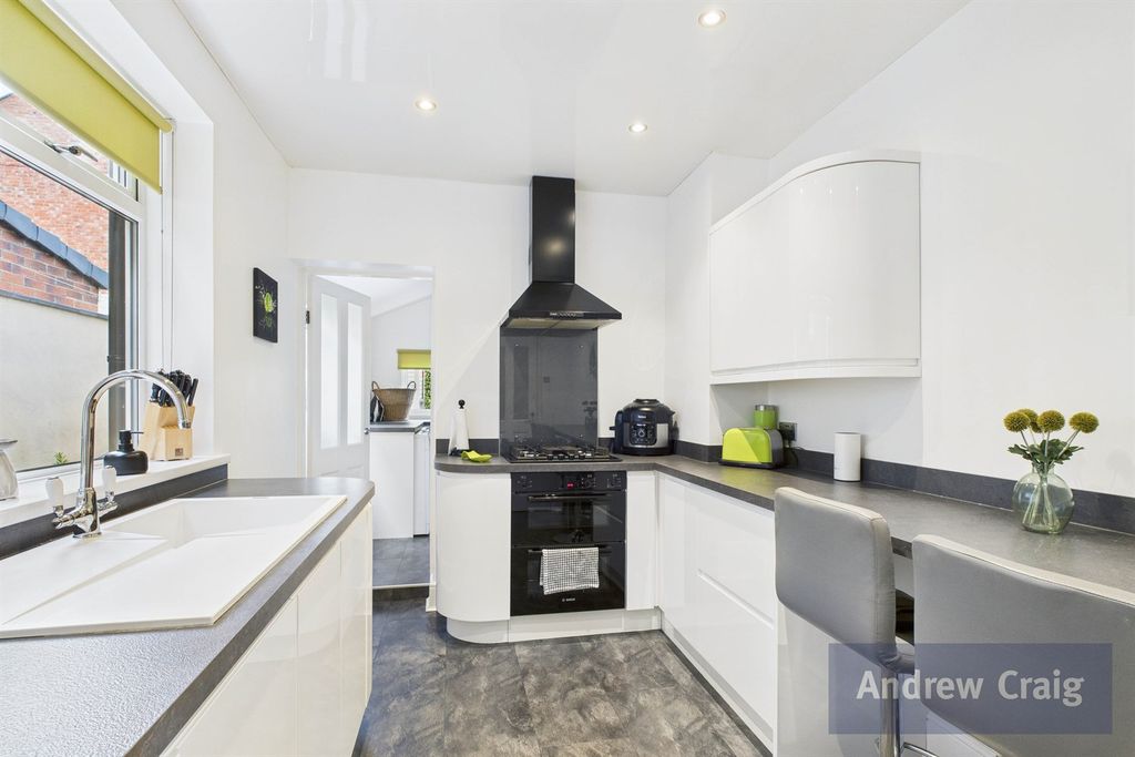 Property photo 2 of 25 Kitchen Breakfast Room