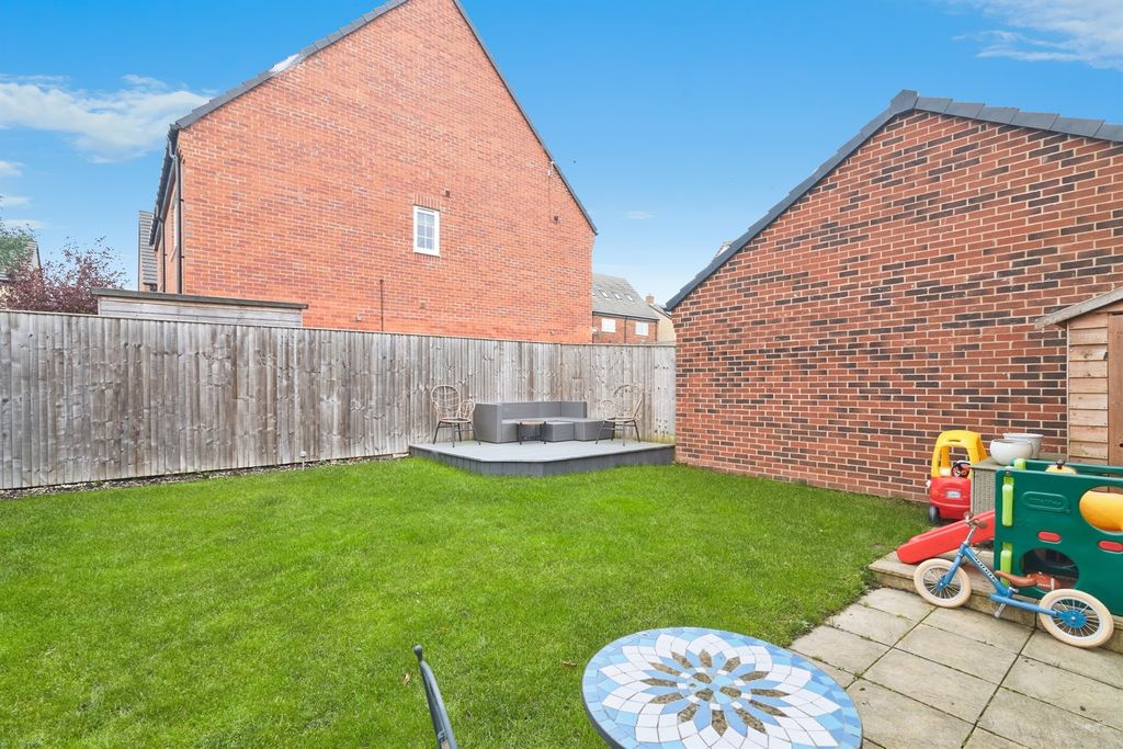 Property photo 2 of 17