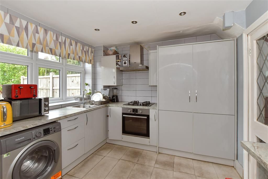 Property photo 2 of 8 Kitchen