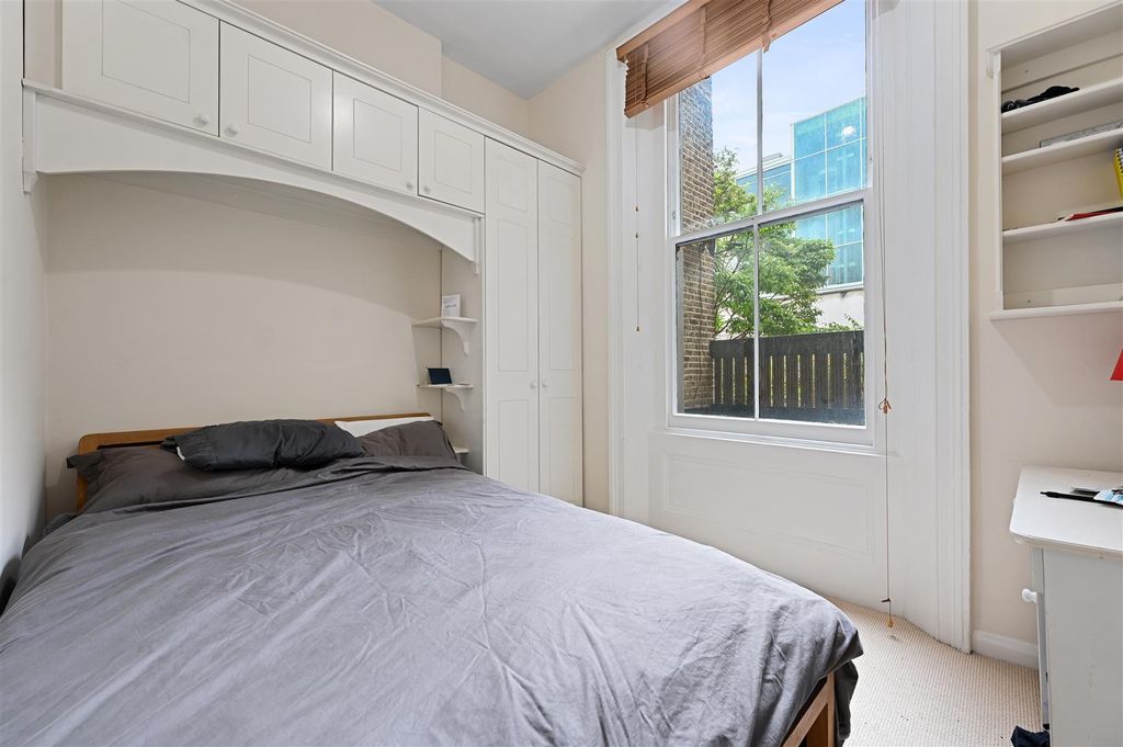 Property photo 3 of 5 Overstone Road