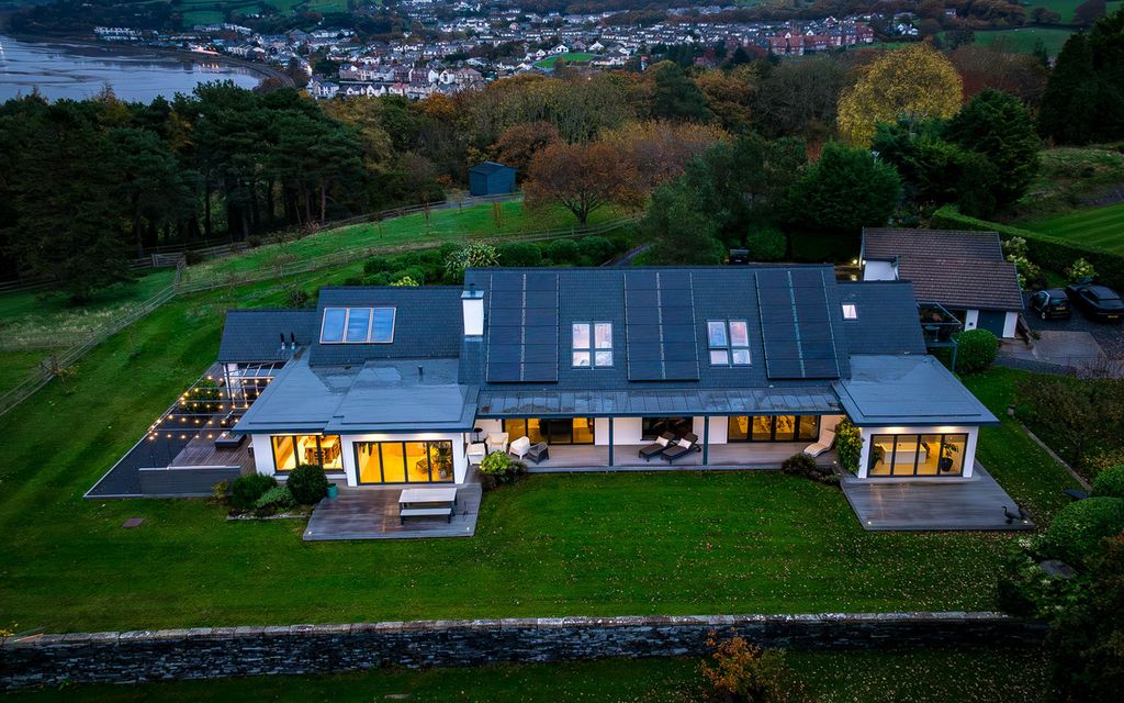 Property photo 2 of 31