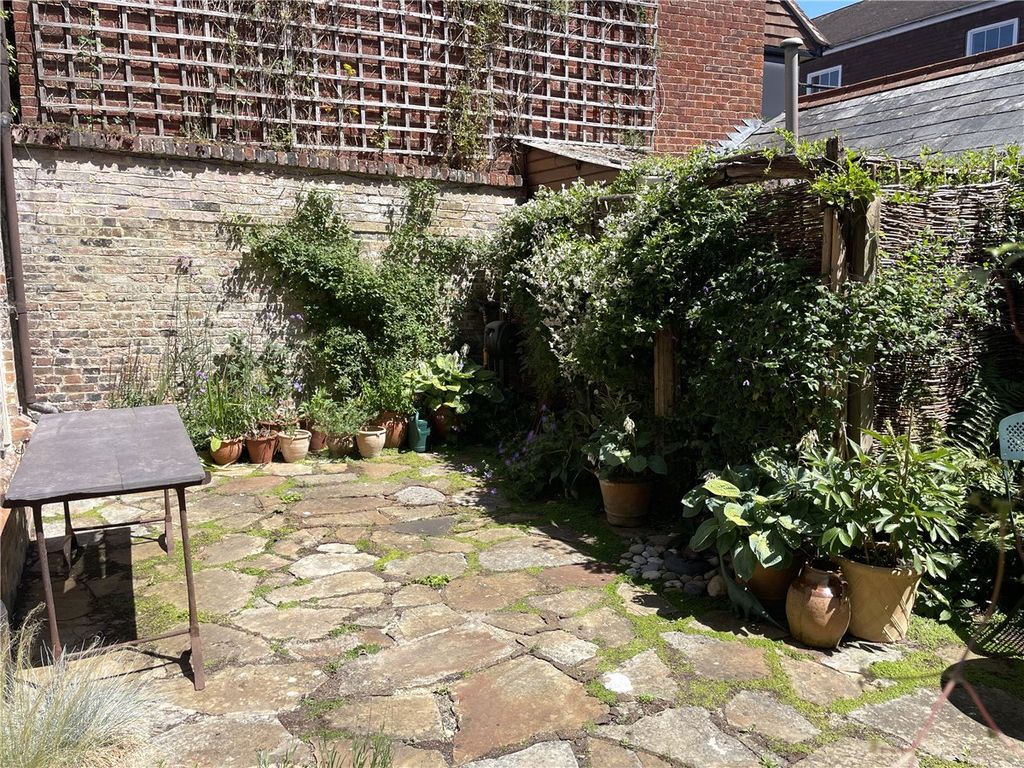 Property photo 3 of 19 Garden