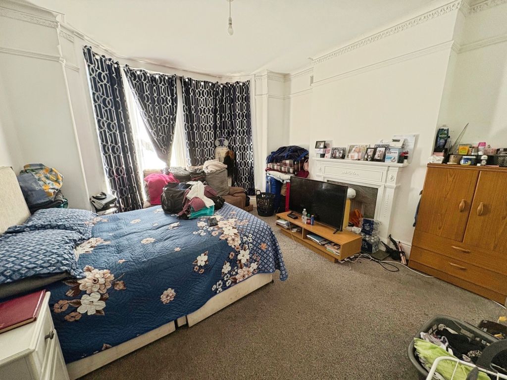 Property photo 3 of 8 Bedroom 1