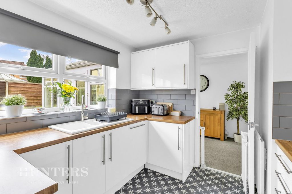 Property photo 3 of 26 Kitchen