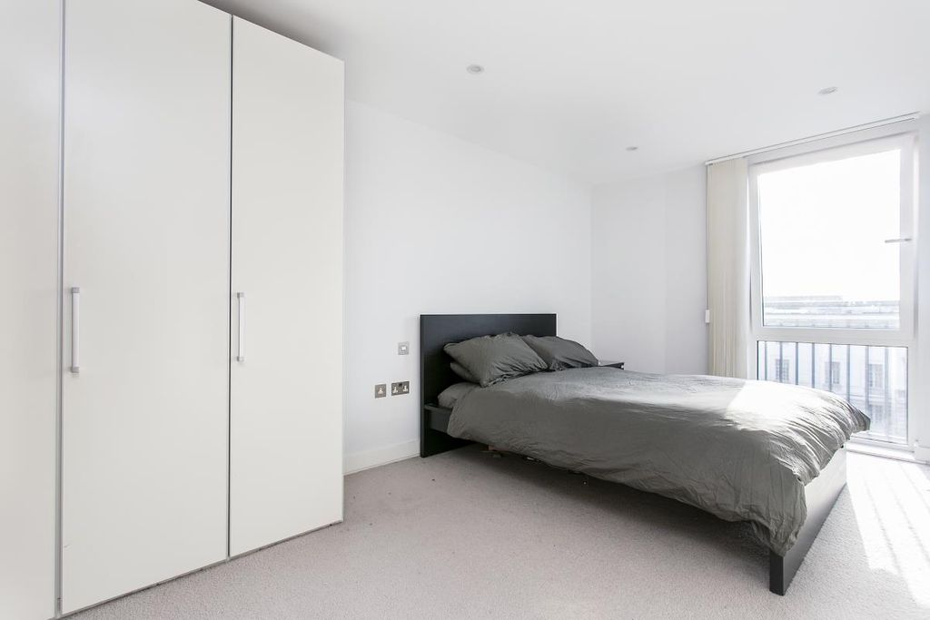 Property photo 3 of 9 Bedroom