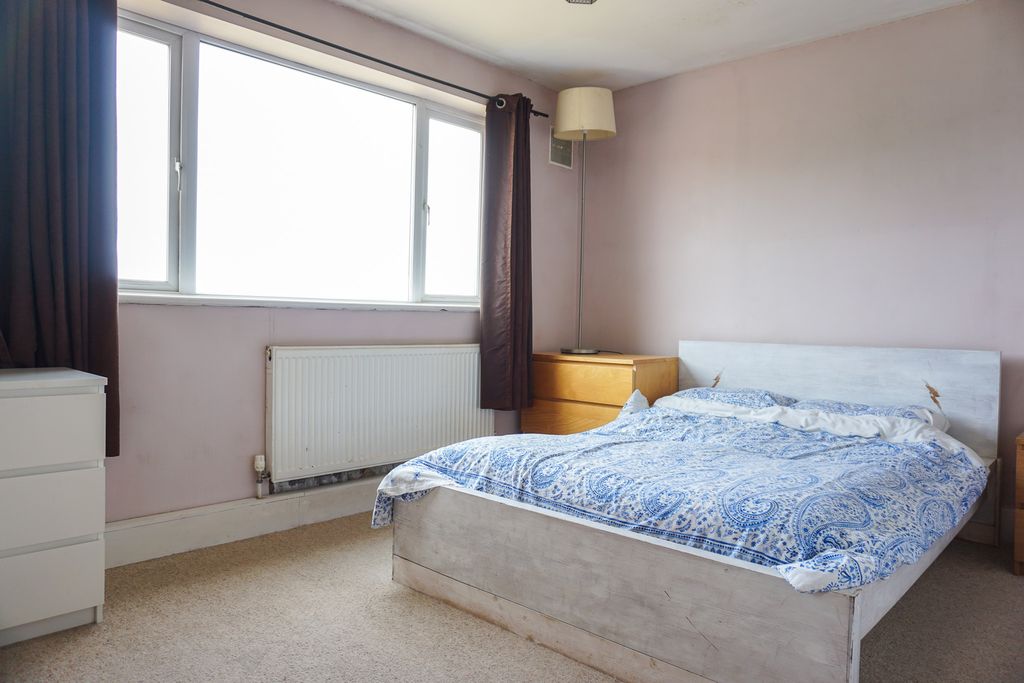 Property photo 2 of 11 Mater Bedroom