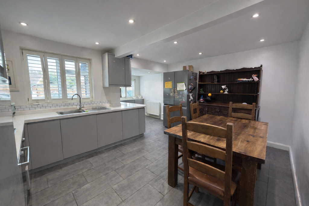 Property photo 2 of 8 80808F89-Fb0F-43B9-A460-164Fb1D5Bbbd