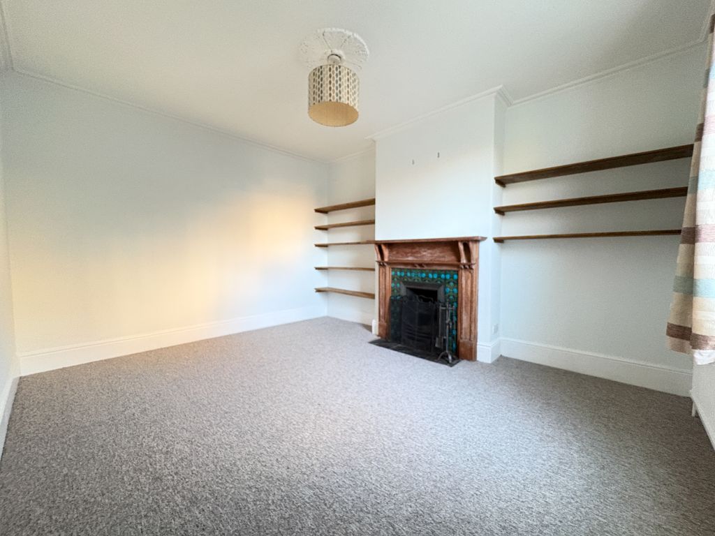 Property photo 2 of 40 Lounge (1)