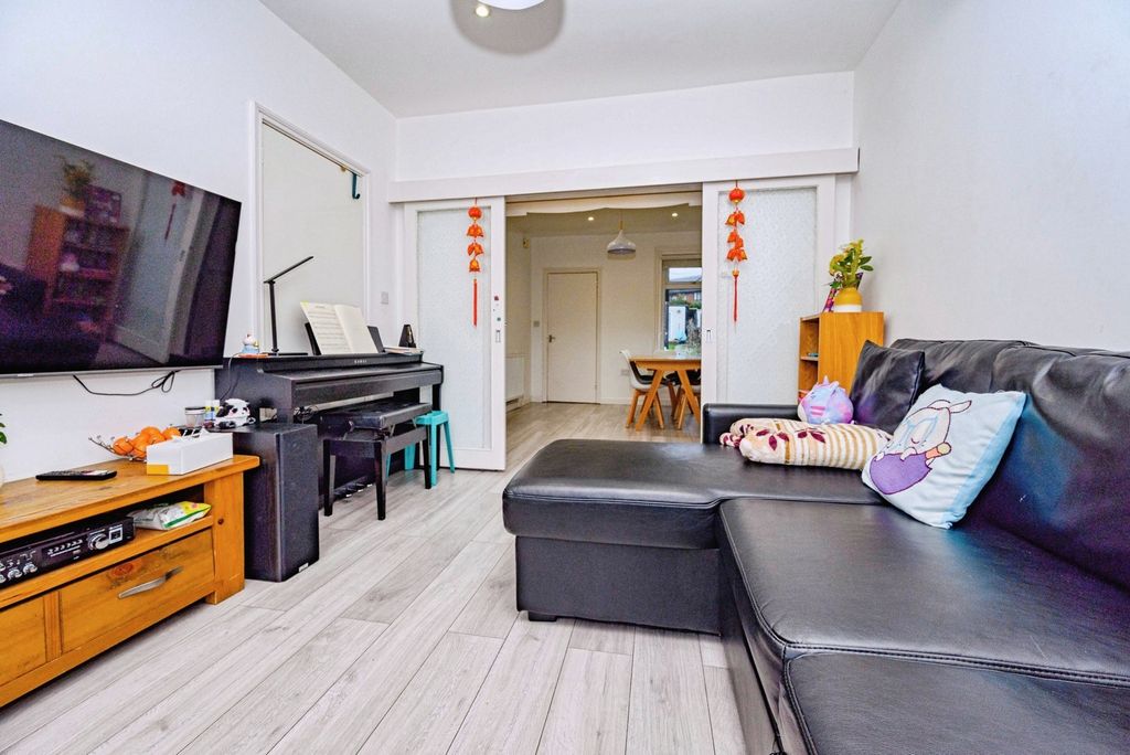 Property photo 3 of 17 Pbox-Img.Jpg