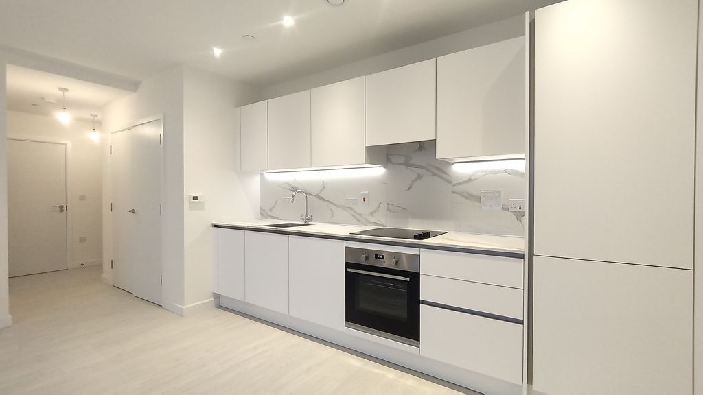 Property photo 2 of 17 Bedroom