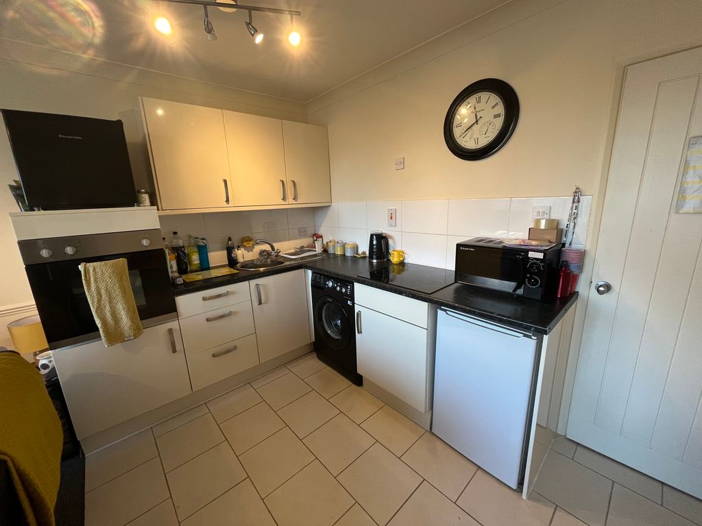 Property photo 3 of 8 3