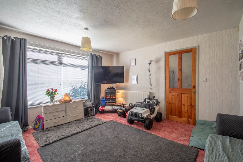 Property photo 2 of 17 Picture No. 12