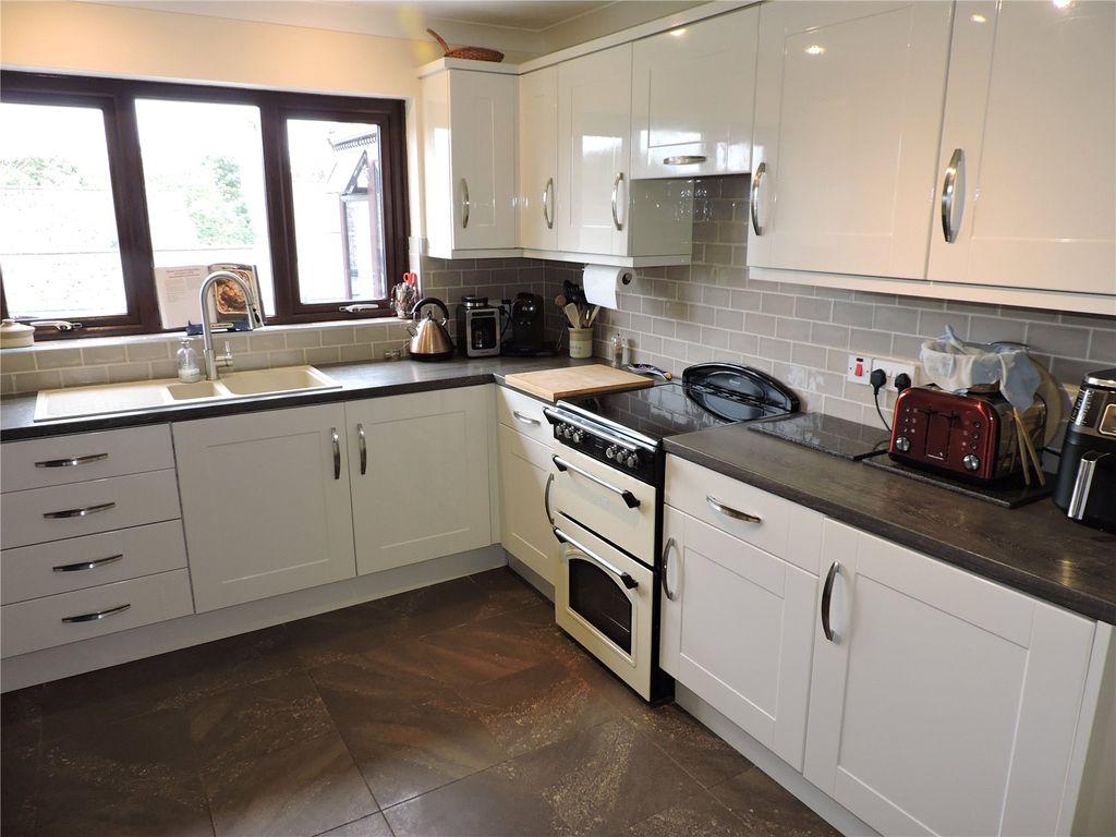 Property photo 2 of 28 Picture No. 20
