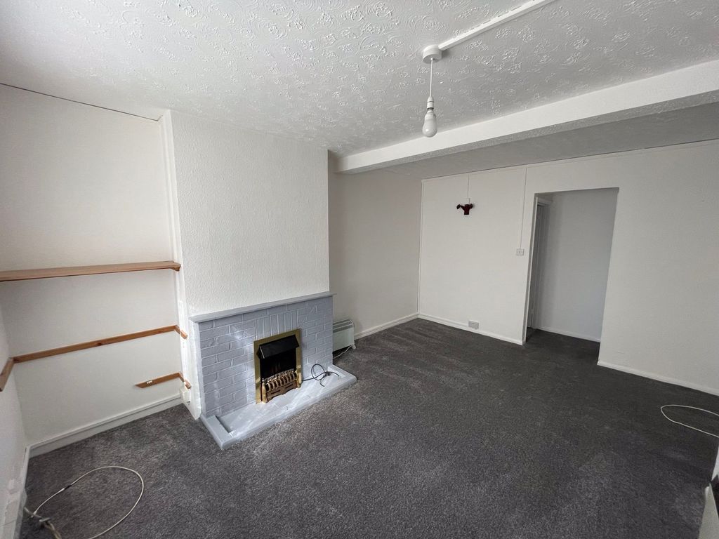 Property photo 3 of 7 Bedsitting Area