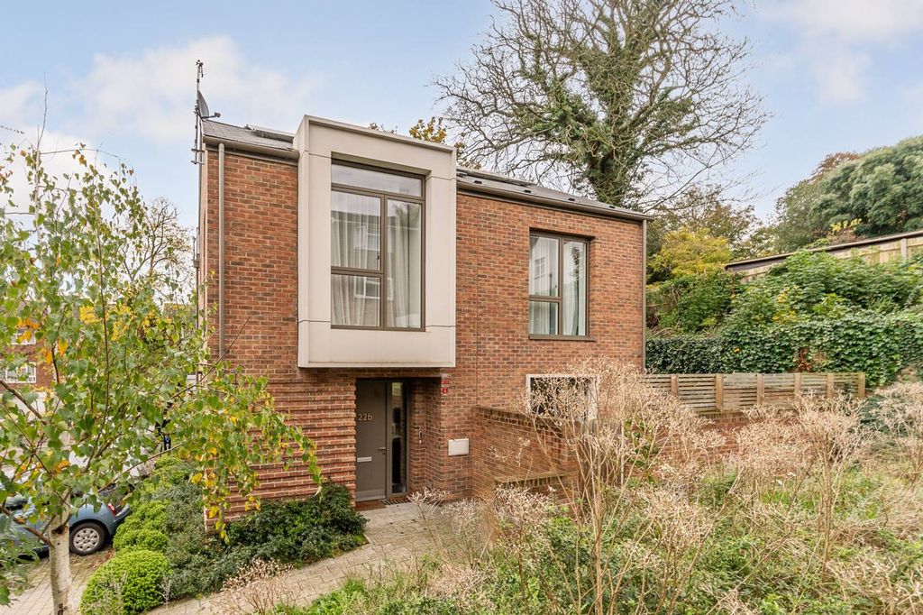 Property photo 2 of 20