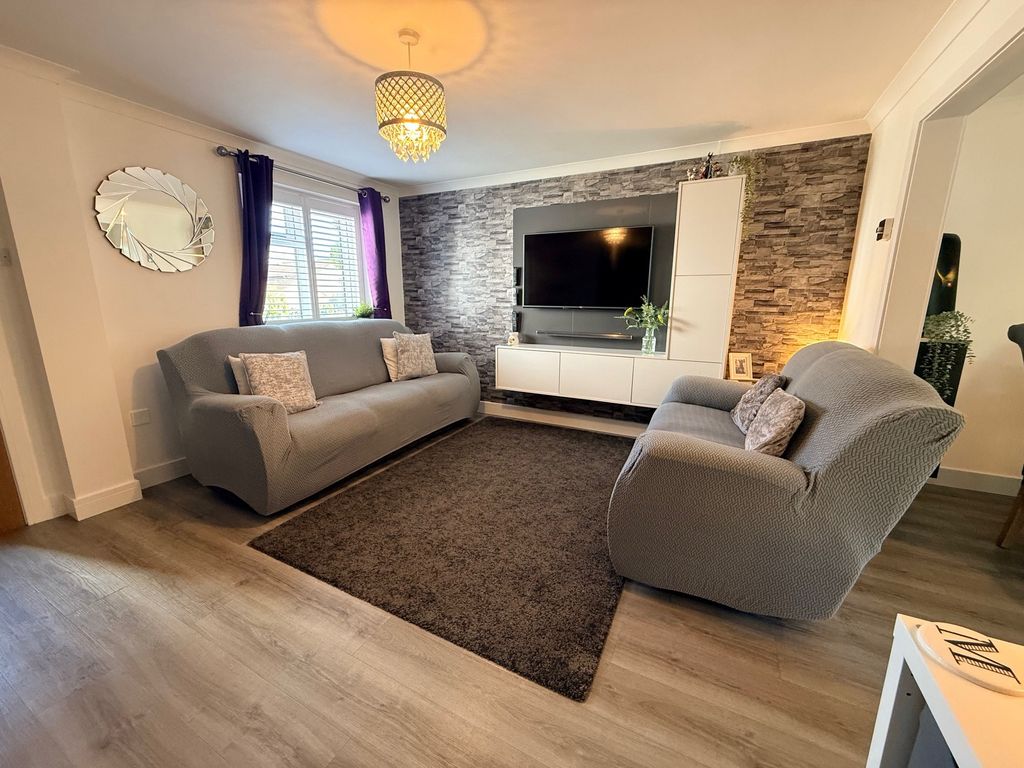 Property photo 2 of 19 Sitting Room