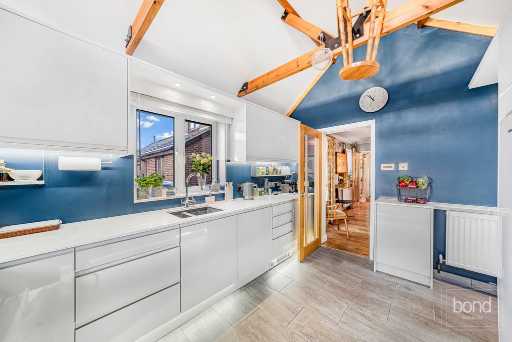 Property photo 3 of 25