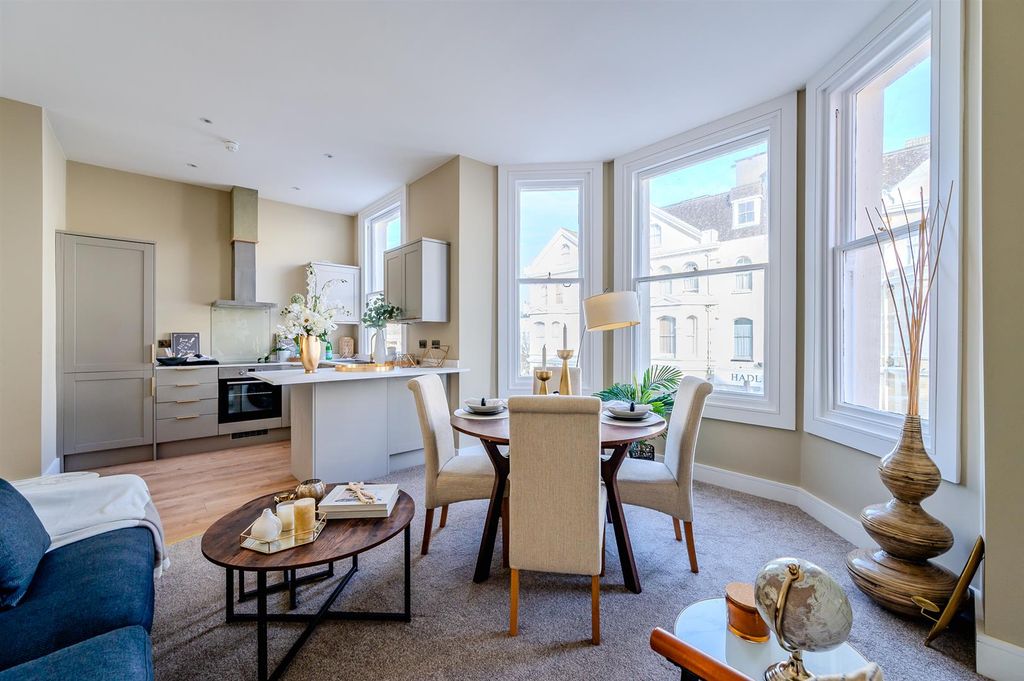 Property photo 1 of 16 3, Lounge Kitchen 2.Jpg