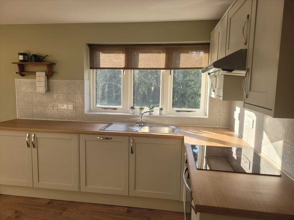 Property photo 3 of 7 Kitchen Area: