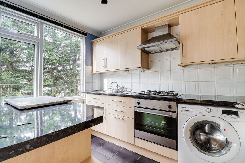 Property photo 3 of 12 Kitchen