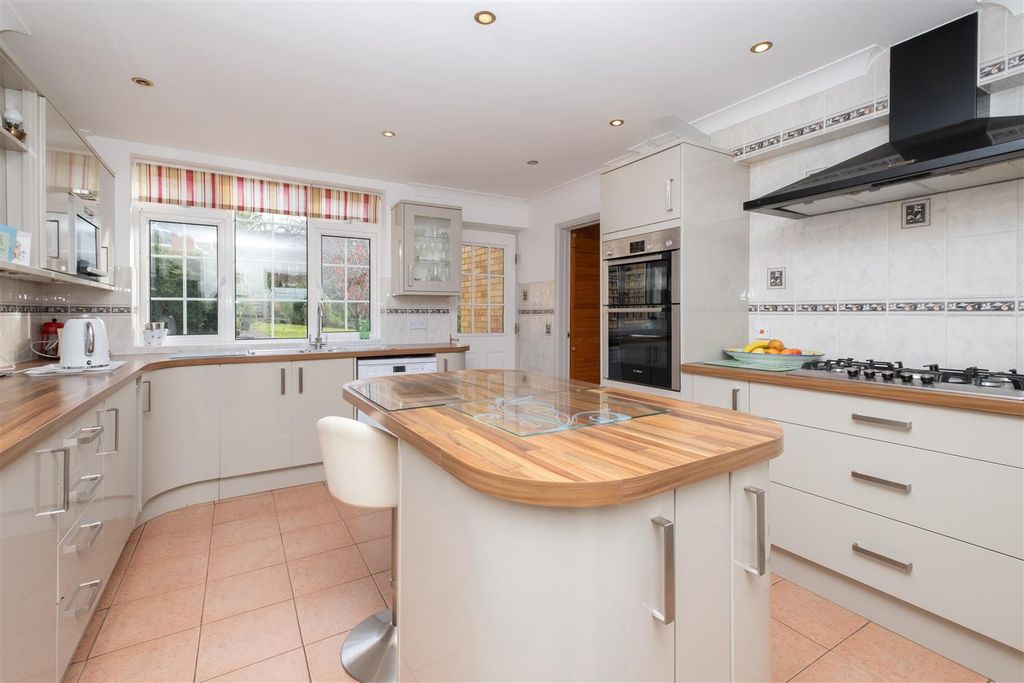 Property photo 3 of 38